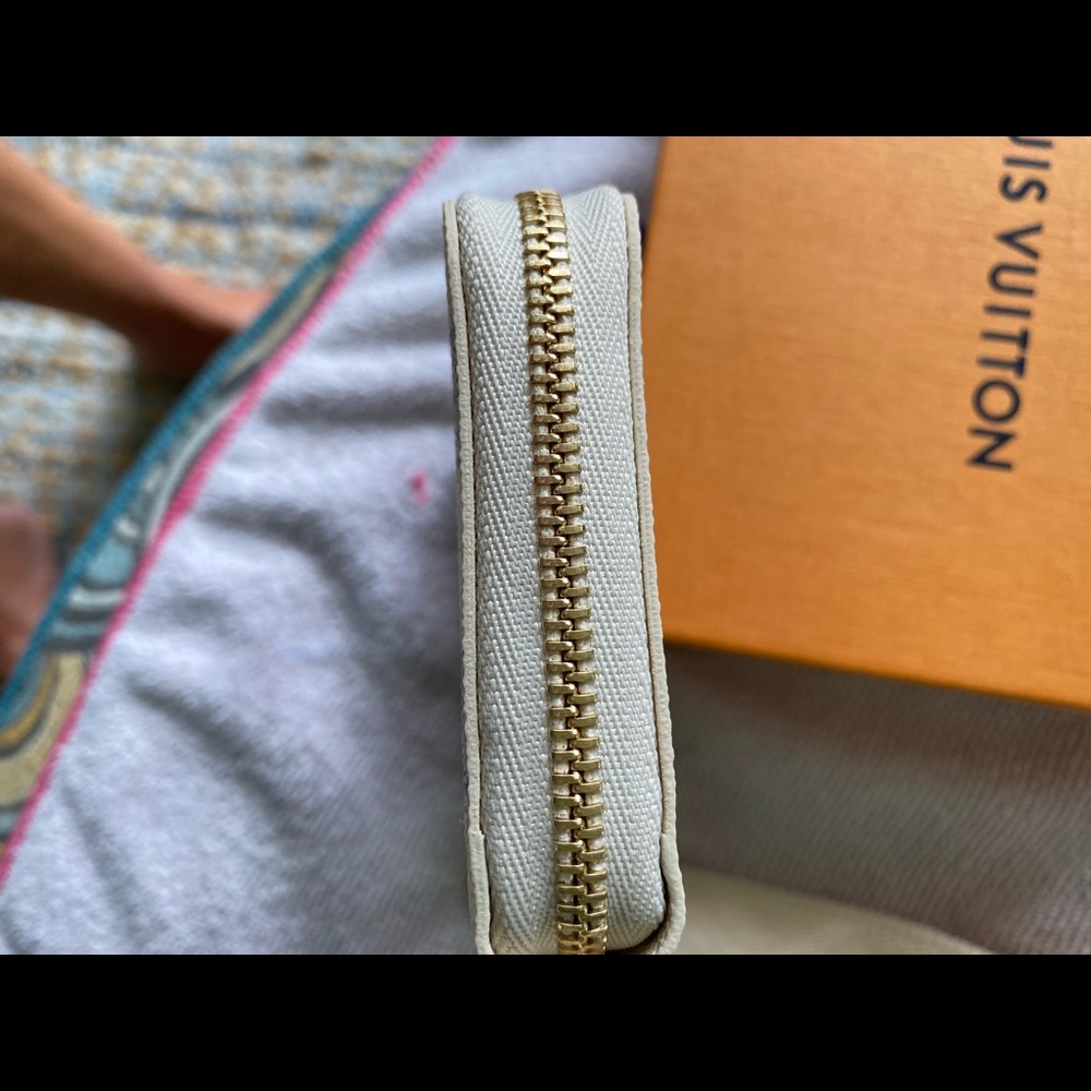 Authentic Louis Vuitton Zippy Coin Purse - Picture 7 of 8
